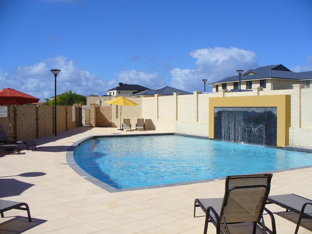 Port Denison Beach Resort Room photo