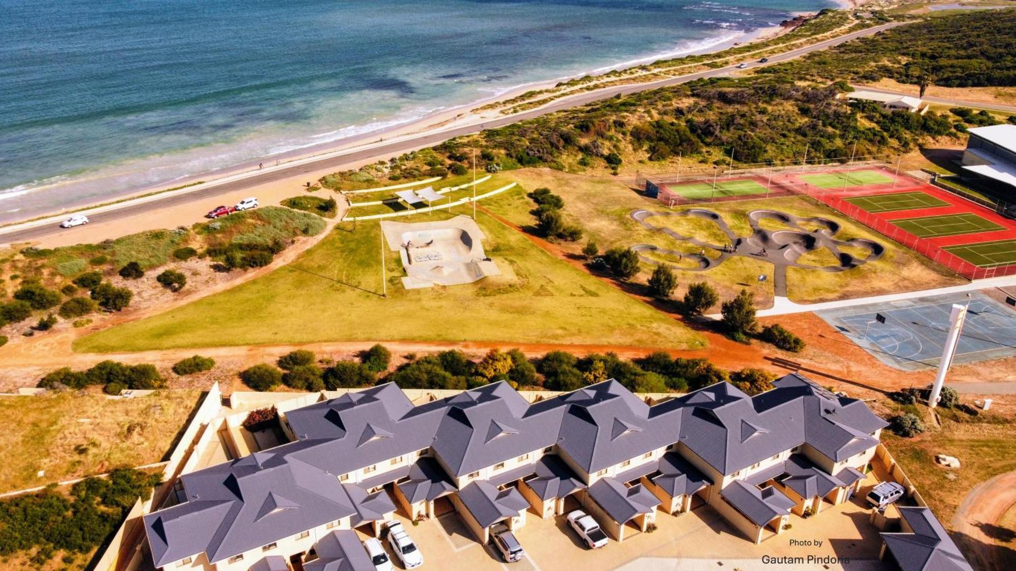 Port Denison Beach Resort Exterior photo